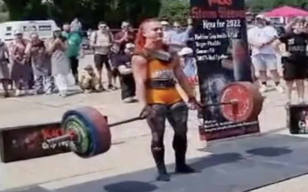 Rhianon Lovelace Breaks Deadlift World Record With 623-Pound Pull – Breaking Muscle