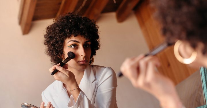 3-tips-for-makeup-that-lasts-on-the-hottest-days,-from-a-pro-mua