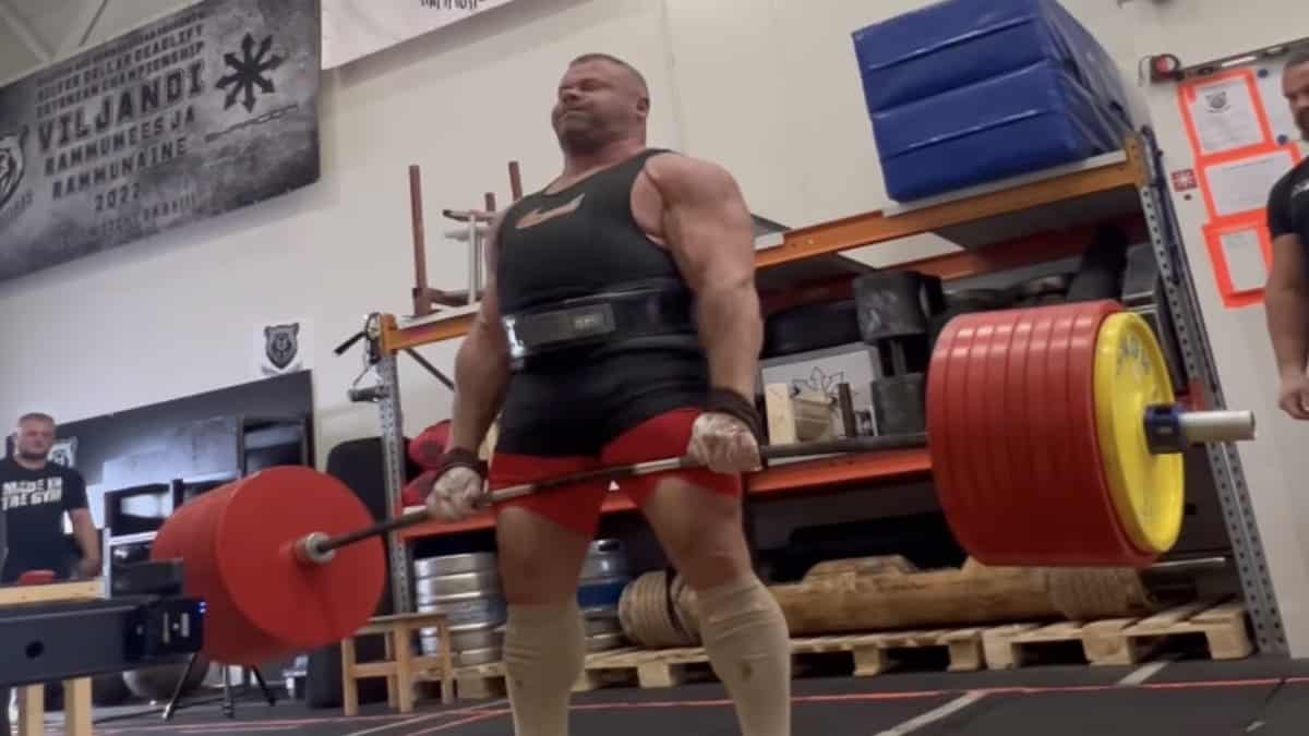 watch-strongman-rauno-heinla-deadlift-30-pounds-more-than-the-current-master's-world-record-–-breaking-muscle