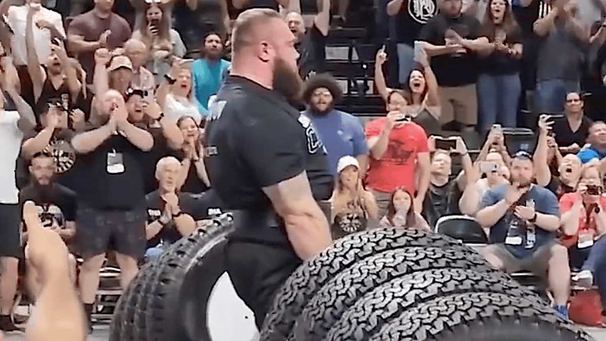 oleksii-novikov-sets-new-hummer-tire-deadlift-world-record-of-549-kilograms-(1,210-pounds)