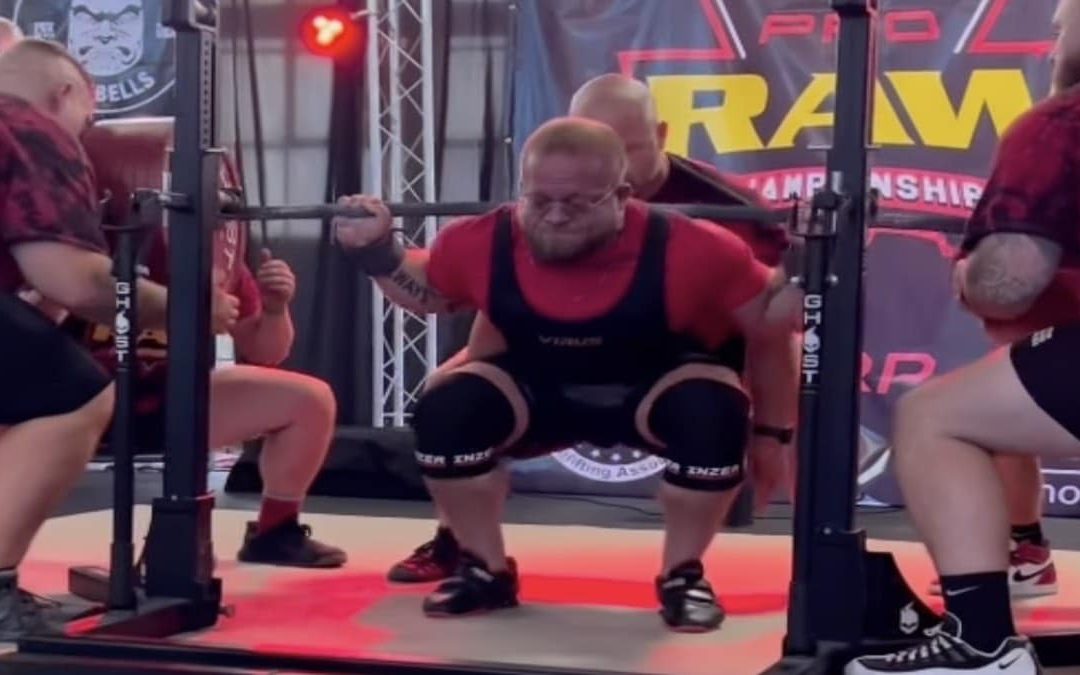 powerlifter-joe-sullivan-(100kg)-squats-848-pounds-to-break-all-time-world-record-at-2022-uspa-raw-pro