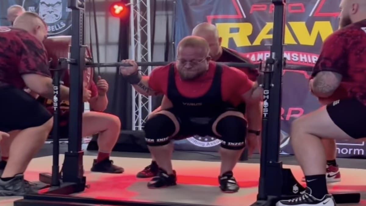 powerlifter-joe-sullivan-(100kg)-squats-848-pounds-to-break-all-time-world-record-at-2022-uspa-raw-pro