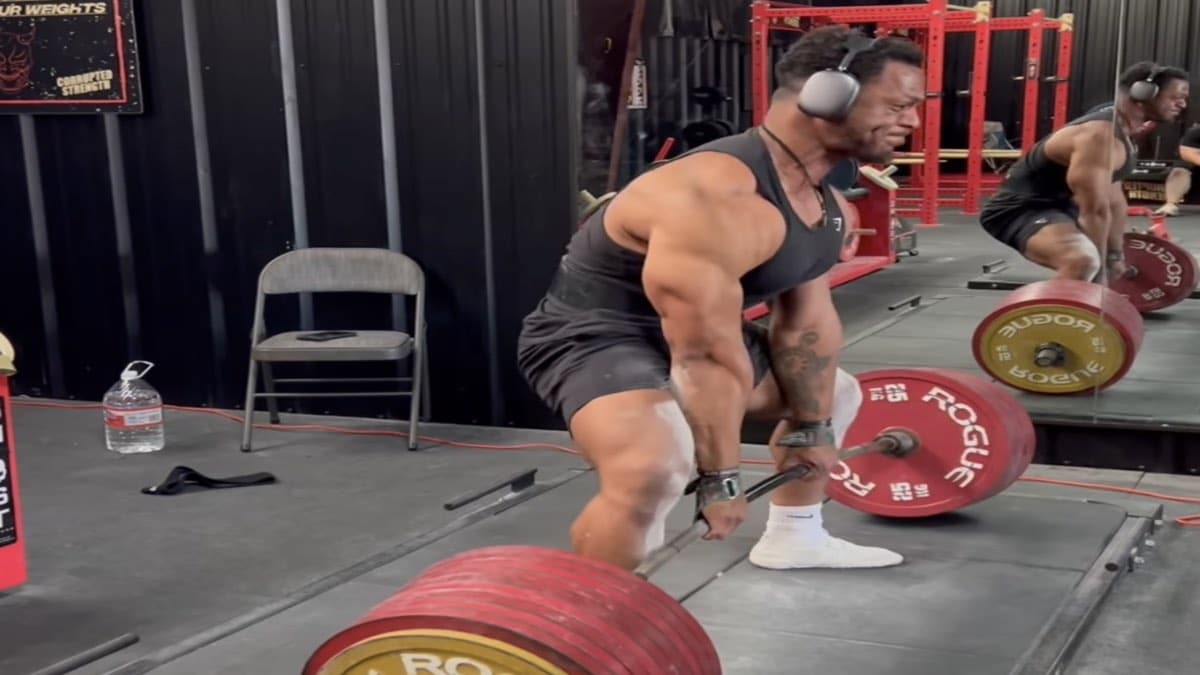 powerlifter-jamal-browner-deadlifts-a-historic-500-kilograms-(1,102-pounds)-in-training