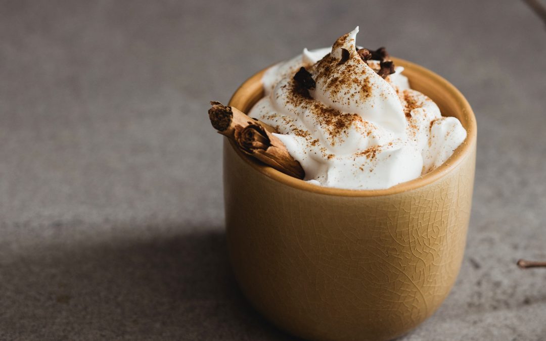 how-to-make-a-healthy-pumpkin-spice-hot-chocolate