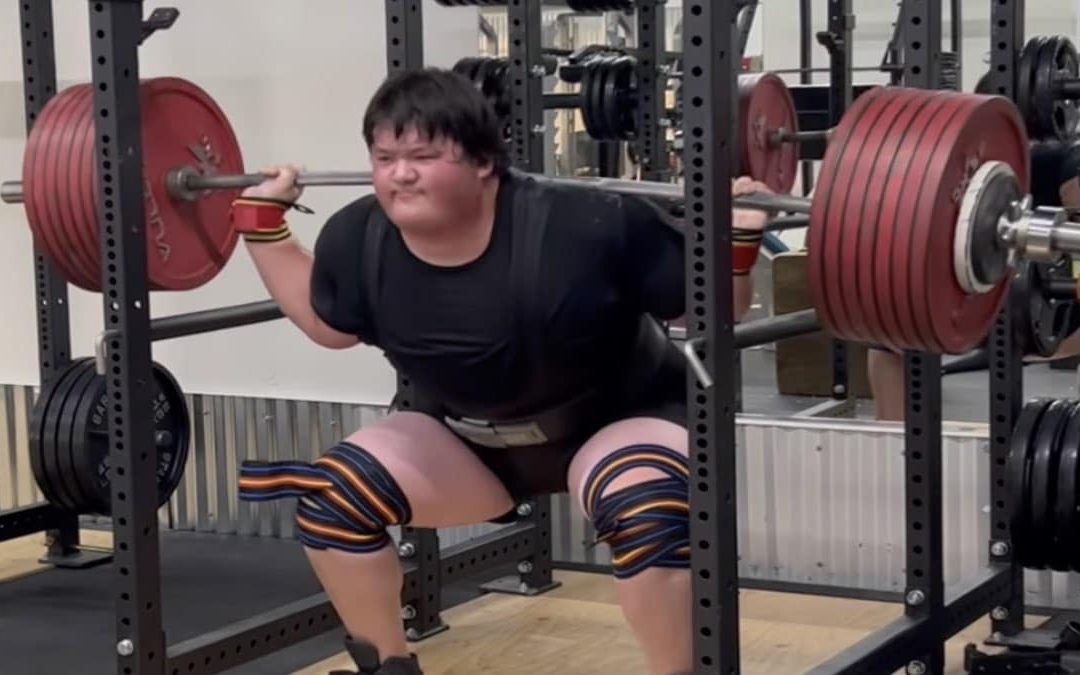 22-year-old-powerlifter-zen-mccollum-destroys-an-860-pound-squat-double-pr