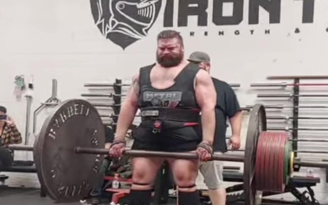 Sean Hayes Axle Deadlifts 1,045 Pounds, Sets Canadian Record – Breaking Muscle