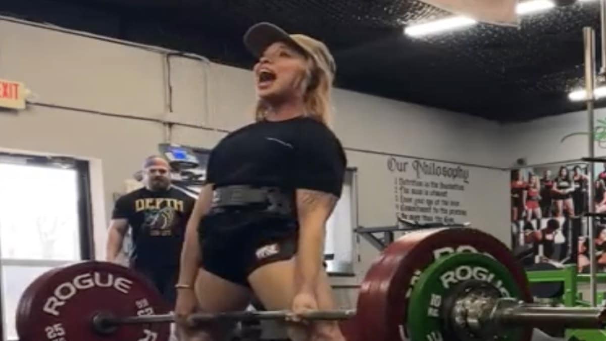 heather-connor-deadlifts-more-than-20-pounds-over-her-own-world-record-in-training-–-breaking-muscle