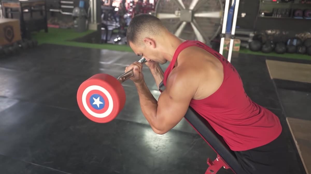 how-to-do-the-spider-curl-for-better-biceps-–-breaking-muscle