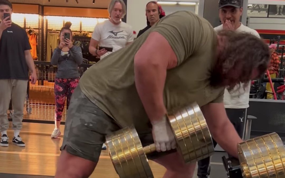 martins-licis-rows-150-kilogram-(330-pound)-gold's-gym-golden-dumbbell-for-five-reps-–-breaking-muscle