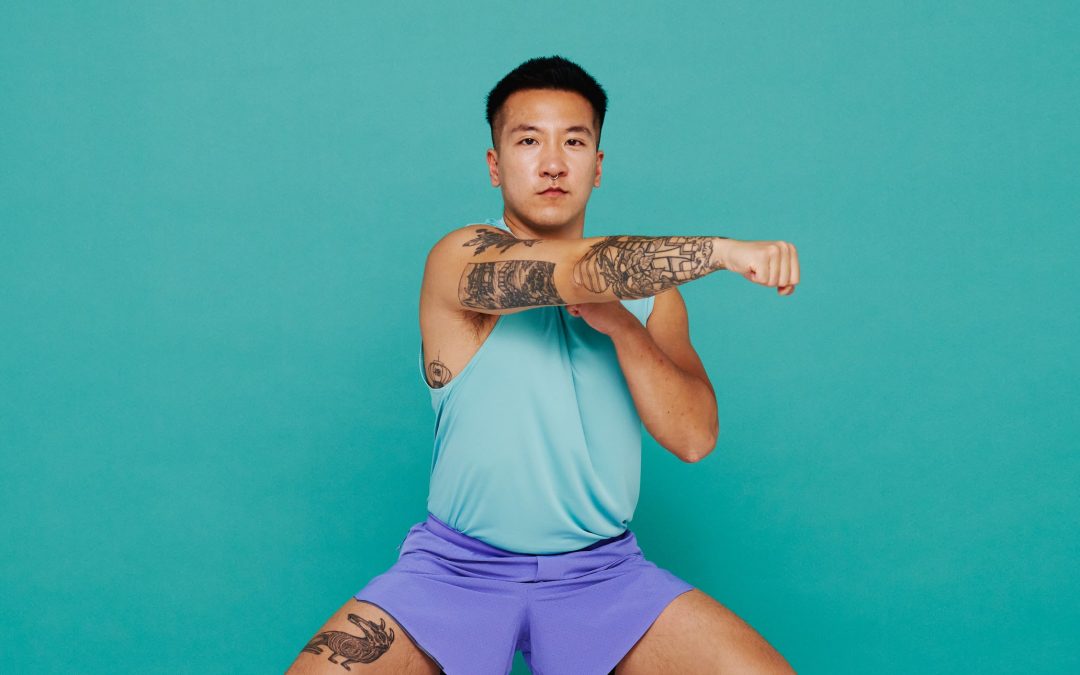 This Squat and Plank Routine Punches Up the Good Vibes