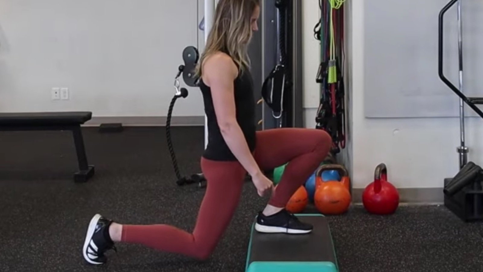 how-to-do-the-front-foot-elevated-split-squat-for-size,-strength,-and-athleticism-–-breaking-muscle