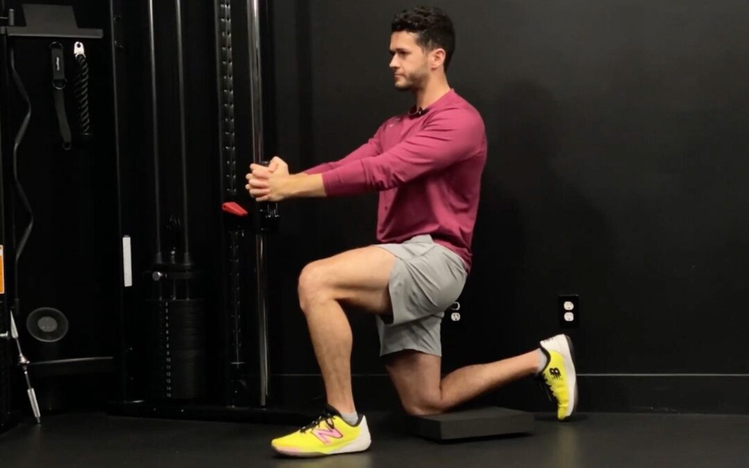 how-to-do-the-half-kneeling-pallof-press-for-core-strength-and-full-body-stability-–-breaking-muscle