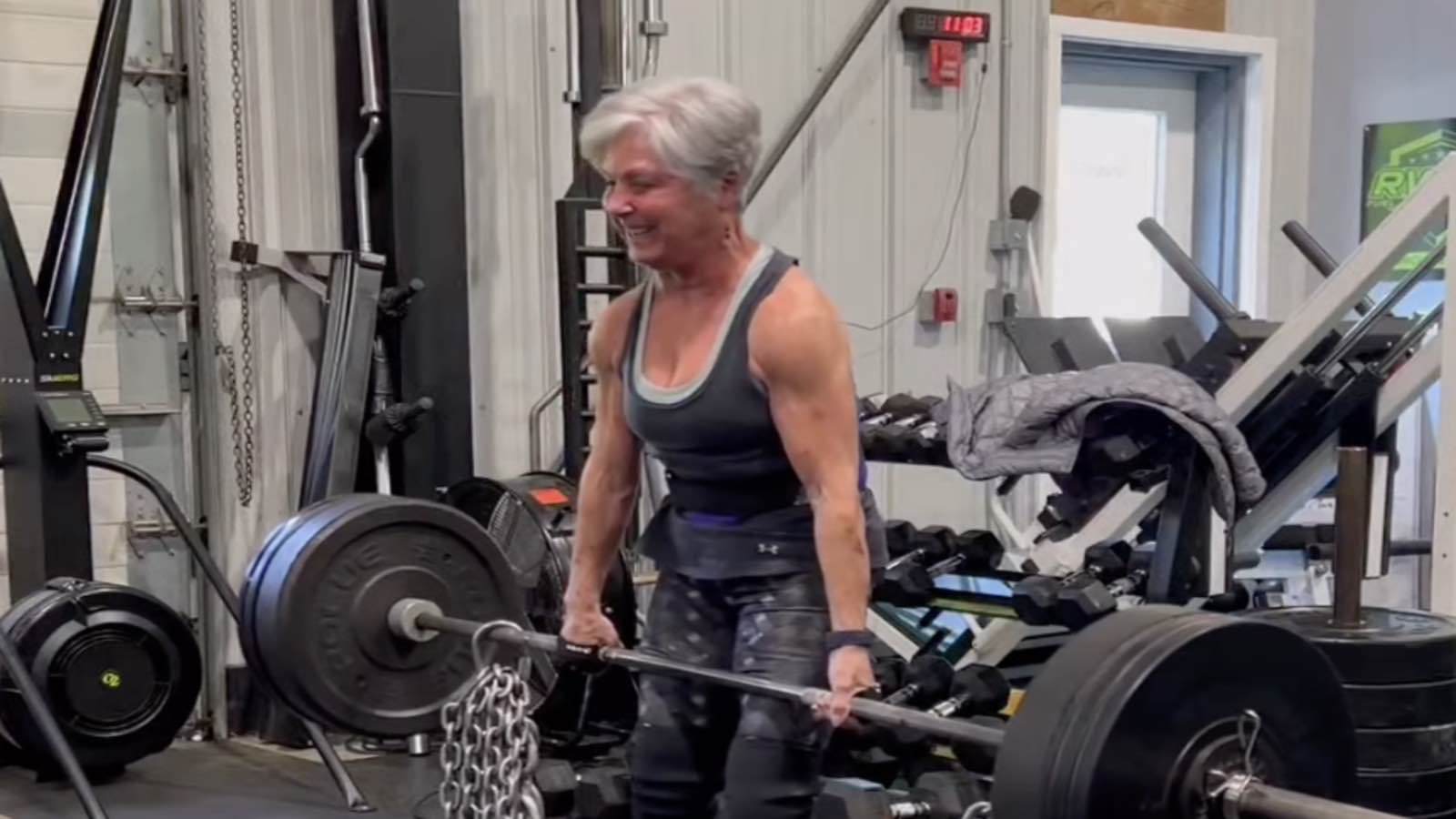 73-year-old-powerlifter-mary-duffy-deadlifts-nearly-triple-bodyweight-—-140.6-kilograms-(310-pounds)-with-chains-–-breaking-muscle