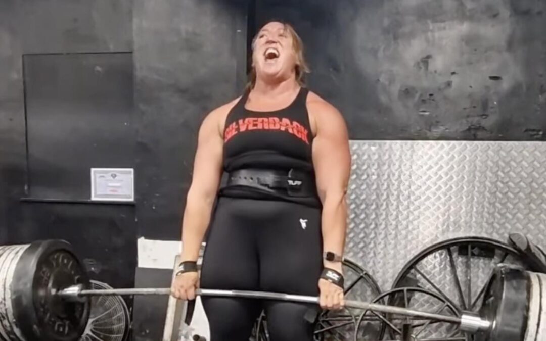 lucy-underdown-deadlifts-current-strongwoman-world-record-(300-kilograms/661.4-pounds)-for-3-reps-–-breaking-muscle