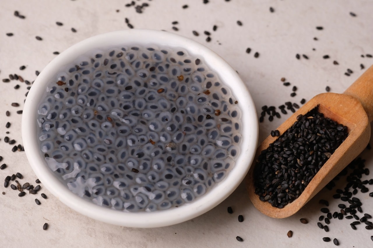 basil-seeds:-health-benefits,-side-effects-and-more:-healthifyme